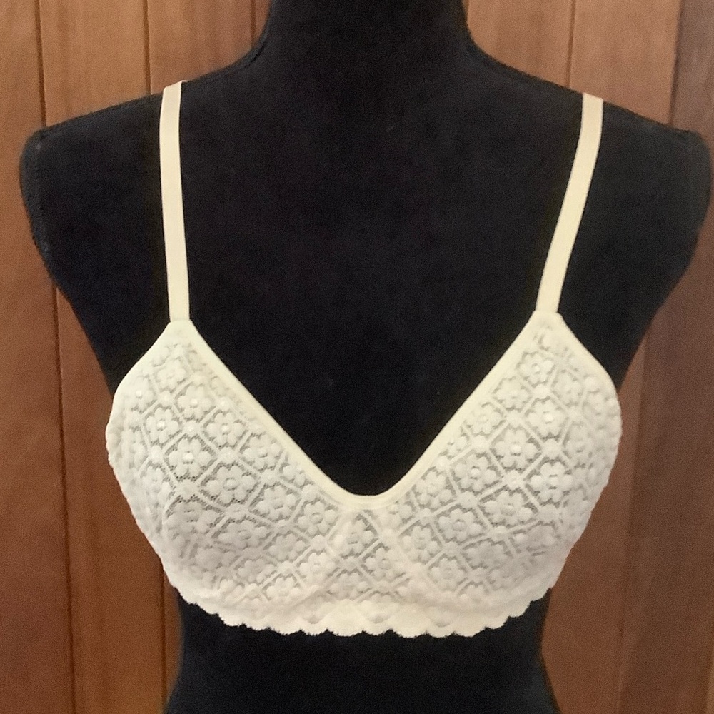 Delicate Lace Bralette in Cream